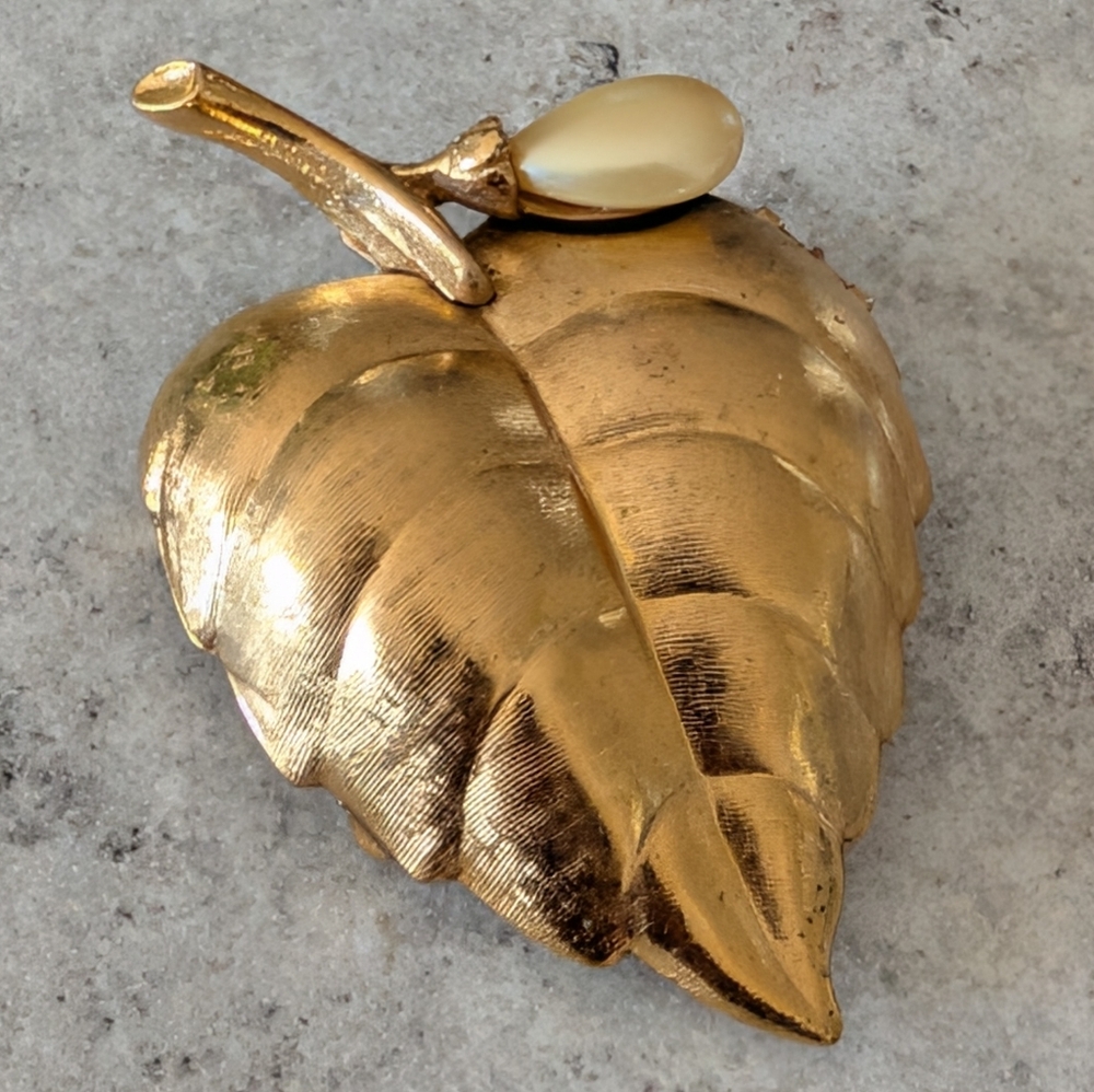 Vintage Avon Solid Perfume Locket Leaf Brooch